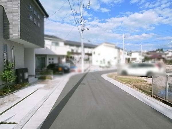 Local photos, including front road. Open-minded front road