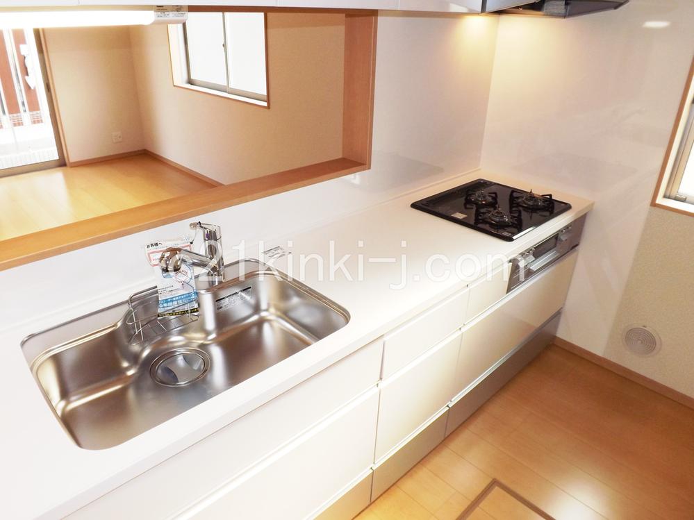 Kitchen. Local photo (kitchen) Housed plenty of face-to-face system Kitchen!