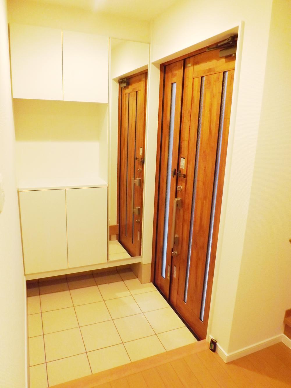 Entrance. Local photos (entrance)