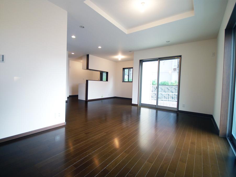 Living. 21.1 Pledge of spacious LDK. It is with a floor heating. (No. 5 locations)