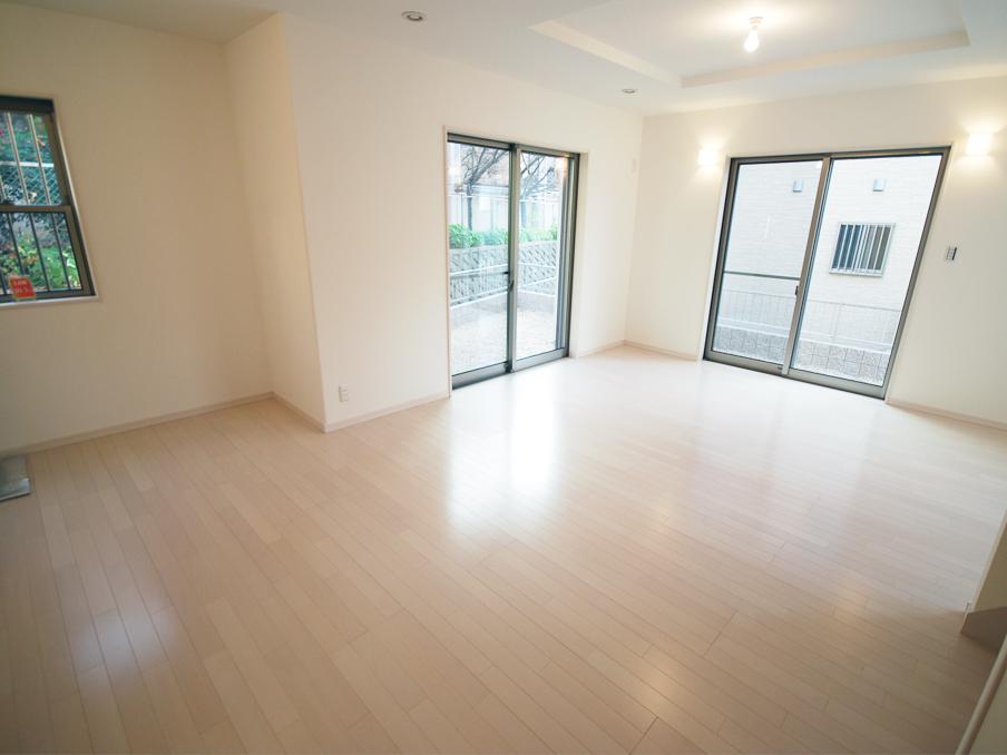 Living. Living as seen from the kitchen side (No. 6 locations)