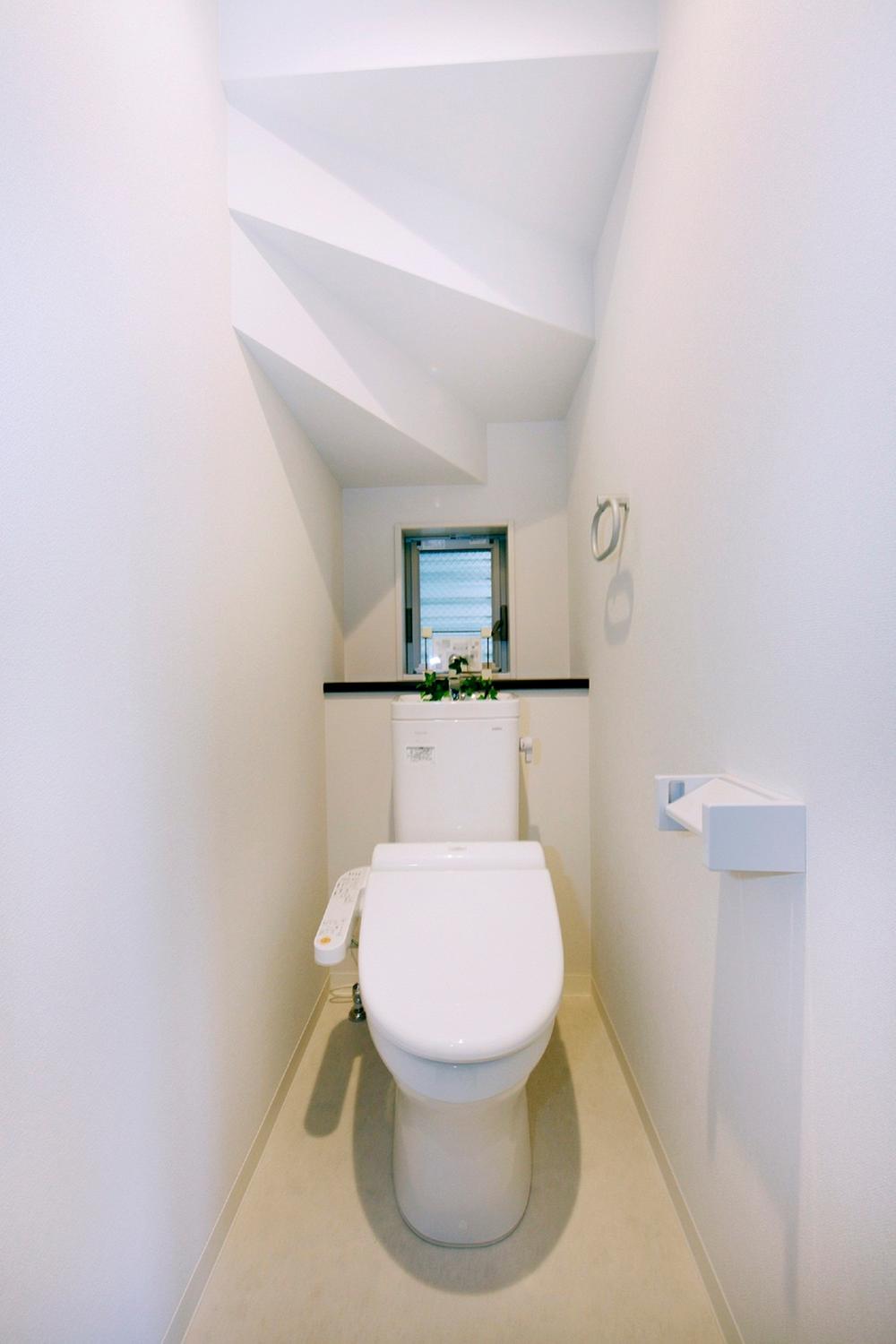 Toilet. 2013 September 19 shooting