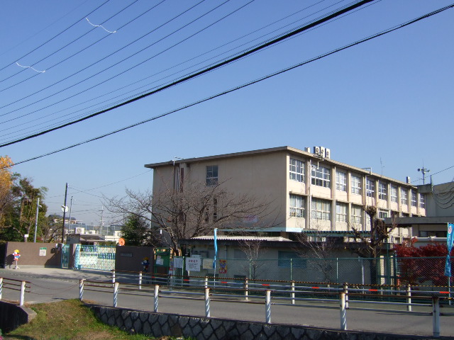 Primary school. Hirakata Tatsunaka 623m Palace until the elementary school (elementary school)