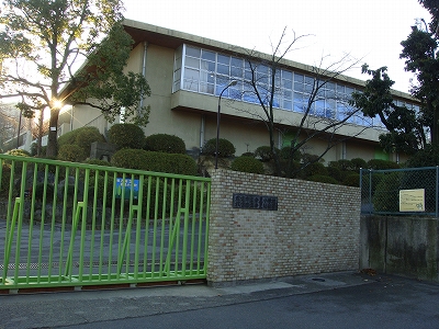 Primary school. Hirakata municipal Kaori up to elementary school (elementary school) 442m