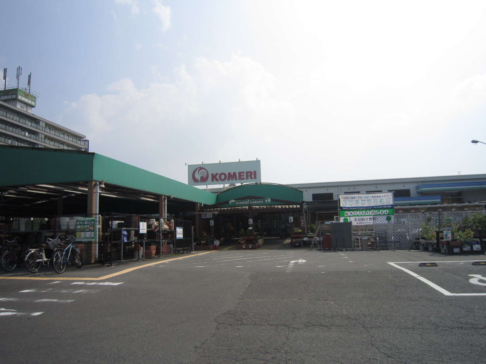 Home center. Komeri Co., Ltd. home improvement Hirakata store up (home improvement) 900m