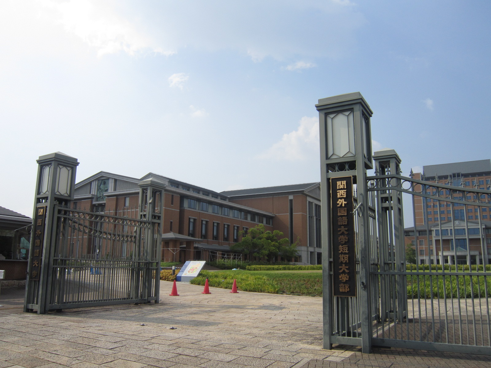 University ・ Junior college. Private Kansai Gaidai (University ・ 1712m up to junior college)