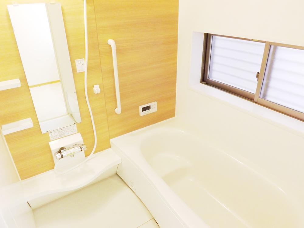 Bathroom. Local photo (bathroom) Bathroom heating dryer! Warm bath!