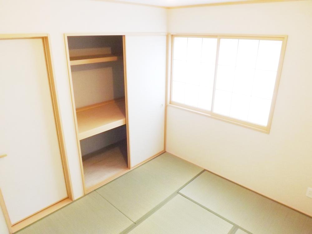 Non-living room. Local photos (Japanese-style)