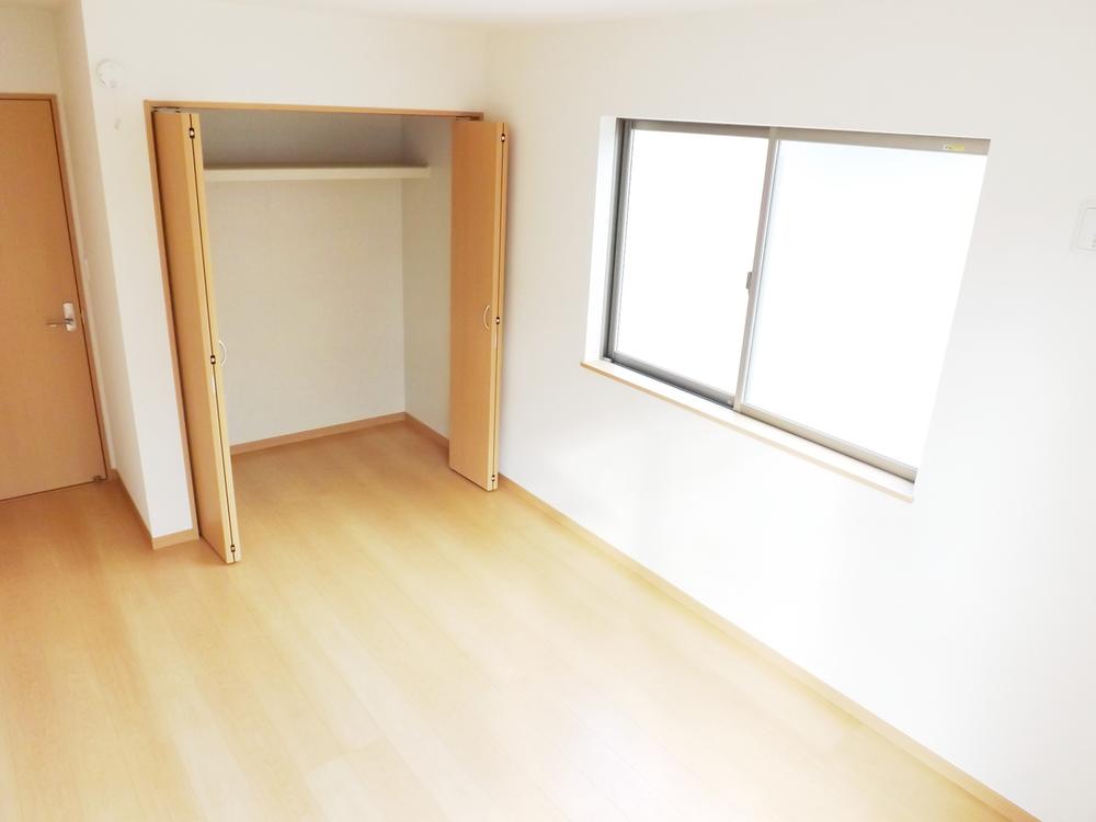 Non-living room. Local photos (Western-style)