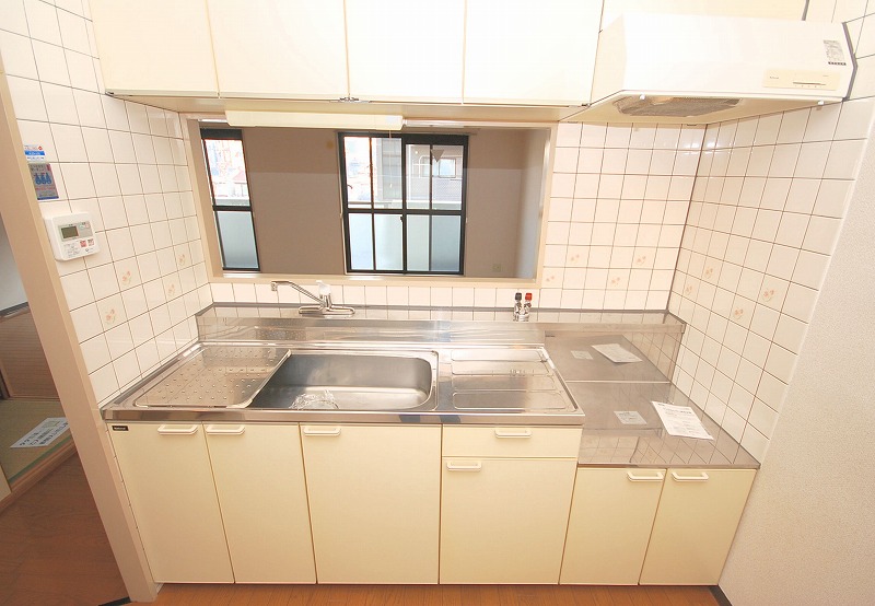 Kitchen. Gas stove installation Allowed