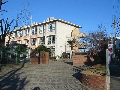 Primary school. 690m to Hirakata Municipal Kohoku elementary school (elementary school)