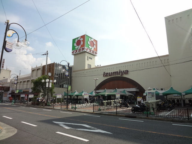 Supermarket. Izumiya Hirakata store up to (super) 490m