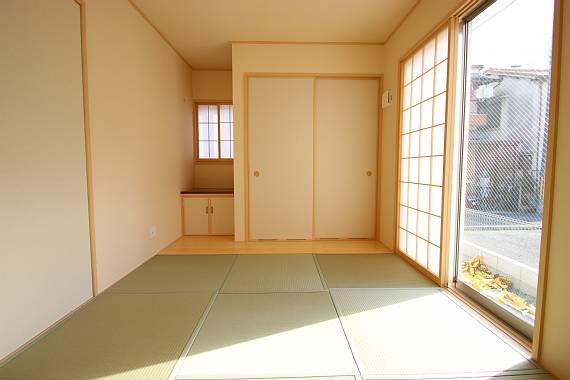 Non-living room. Family everyone in welcoming Japanese-style room! !