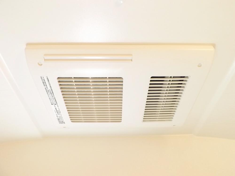 Cooling and heating ・ Air conditioning. When it's cold, I'm happy in the rainy season of the room Dried, Bathroom heating dryer!