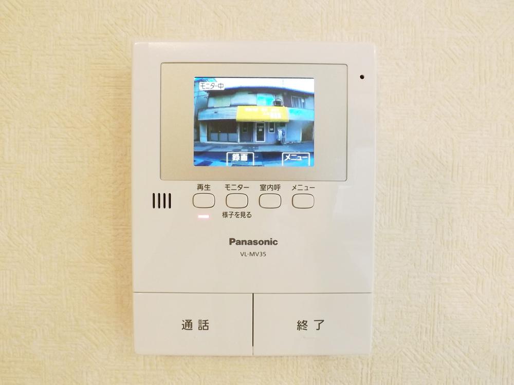 Security equipment. Safe color monitor intercom to crime prevention!