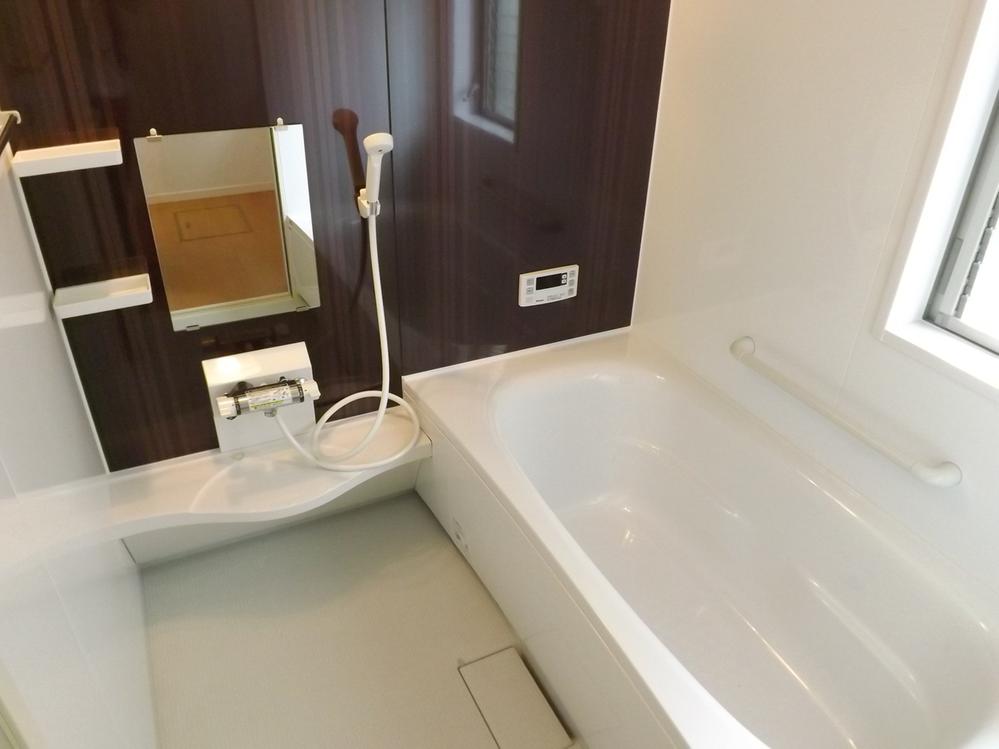 Bathroom. Local photo (bathroom)