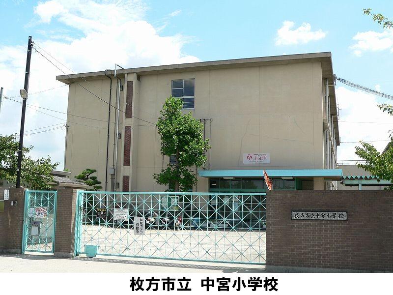 Primary school. Nakamiya is rich 560m also easy to go to school in the small children to elementary school. 