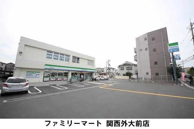Convenience store. 80m nearby convenience store to FamilyMart handy something. 
