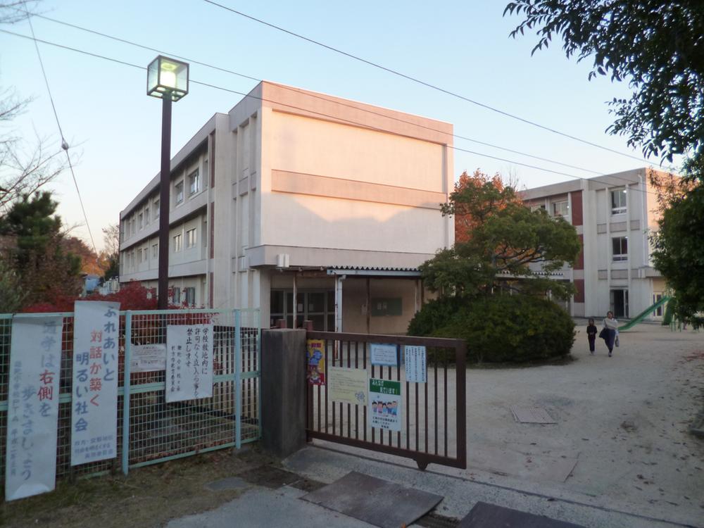 Primary school. Hirakata City Sada to elementary school 427m