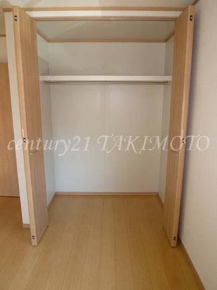 Receipt. Easy also clothes storage in the hanger pipe with!