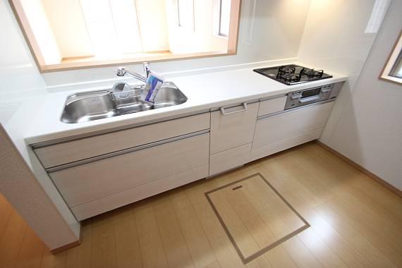 Kitchen. Popular face-to-face kitchen! Water purification function with!