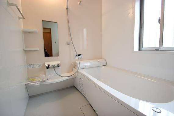 Bathroom. Spacious bathroom is located about 1 tsubo!