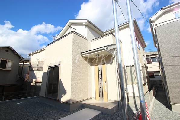 Local appearance photo. Use a strong siding to the dirt on the outer wall!