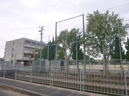 Junior high school. Hirakata Municipal Nagisanishi until junior high school 1163m
