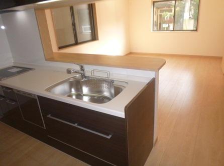Kitchen. System kitchen ・ With dishwasher! It is counter kitchen with family is felt in the vicinity at any time