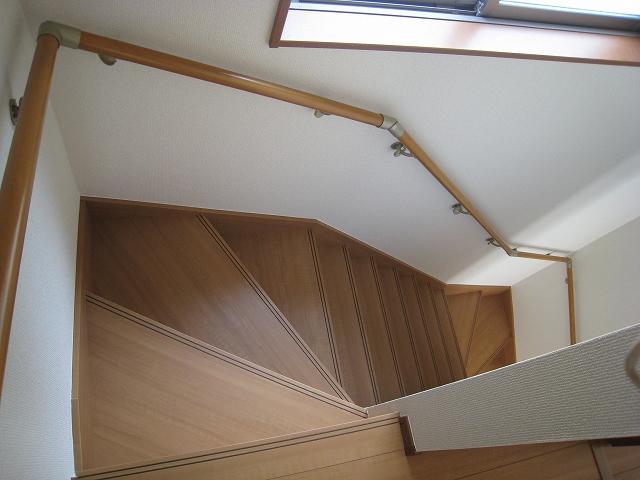 Other introspection. The staircase has a large window to insert the handrail and the bright light of peace of mind