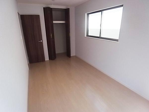 Same specifications photos (Other introspection). Same specifications Western-style