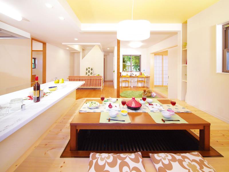 Other. Example of construction. House with a seat dining that can dine at the Japanese style restaurant mood sitting in solid wood.