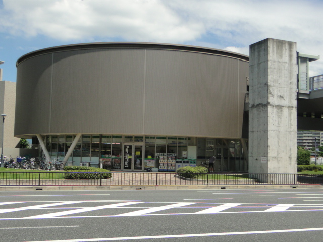 Convenience store. FamilyMart Kansai Medical University Hirakata hospital before store up (convenience store) 306m