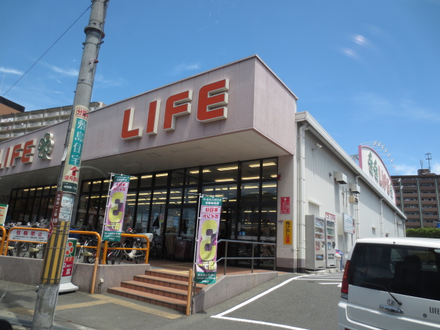 Supermarket. 362m up to life Makino store (Super)