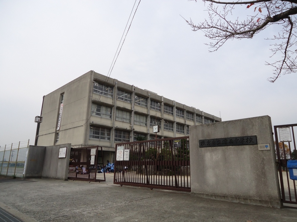 Junior high school. Hirakata Municipal Nagisanishi junior high school (junior high school) up to 1114m