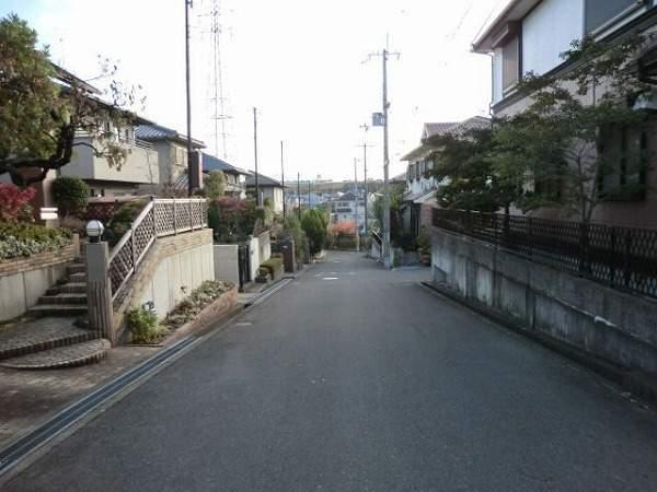 Local photos, including front road. Width about 6.0m of the Western public road