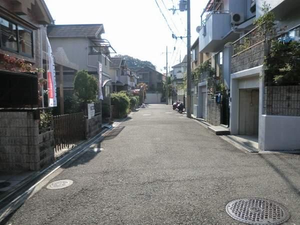 Local photos, including front road. Front road width about 5.7m