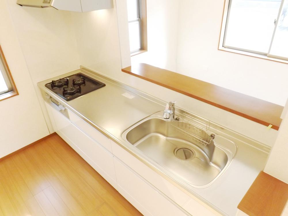 Same specifications photo (kitchen). Same specifications photo (kitchen) Slide storage! Water purifier with shower!