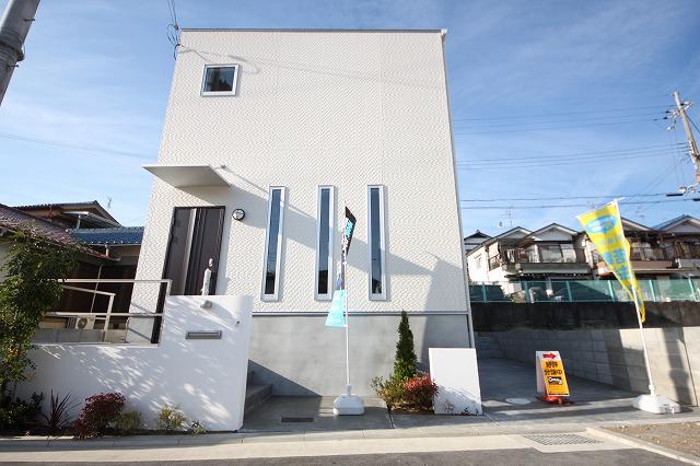 Local appearance photo. Local (12 May 2013) we have taken model house complete. We hold open house.