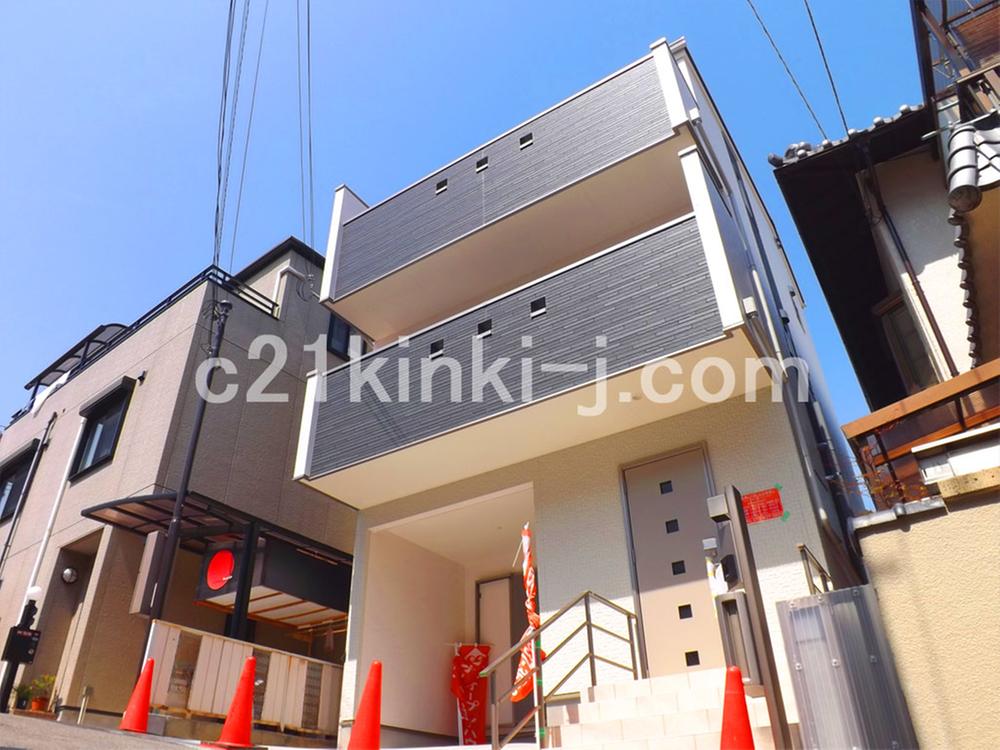 Local appearance photo. Local photos (appearance) limit 1 House facing south! Parking one!