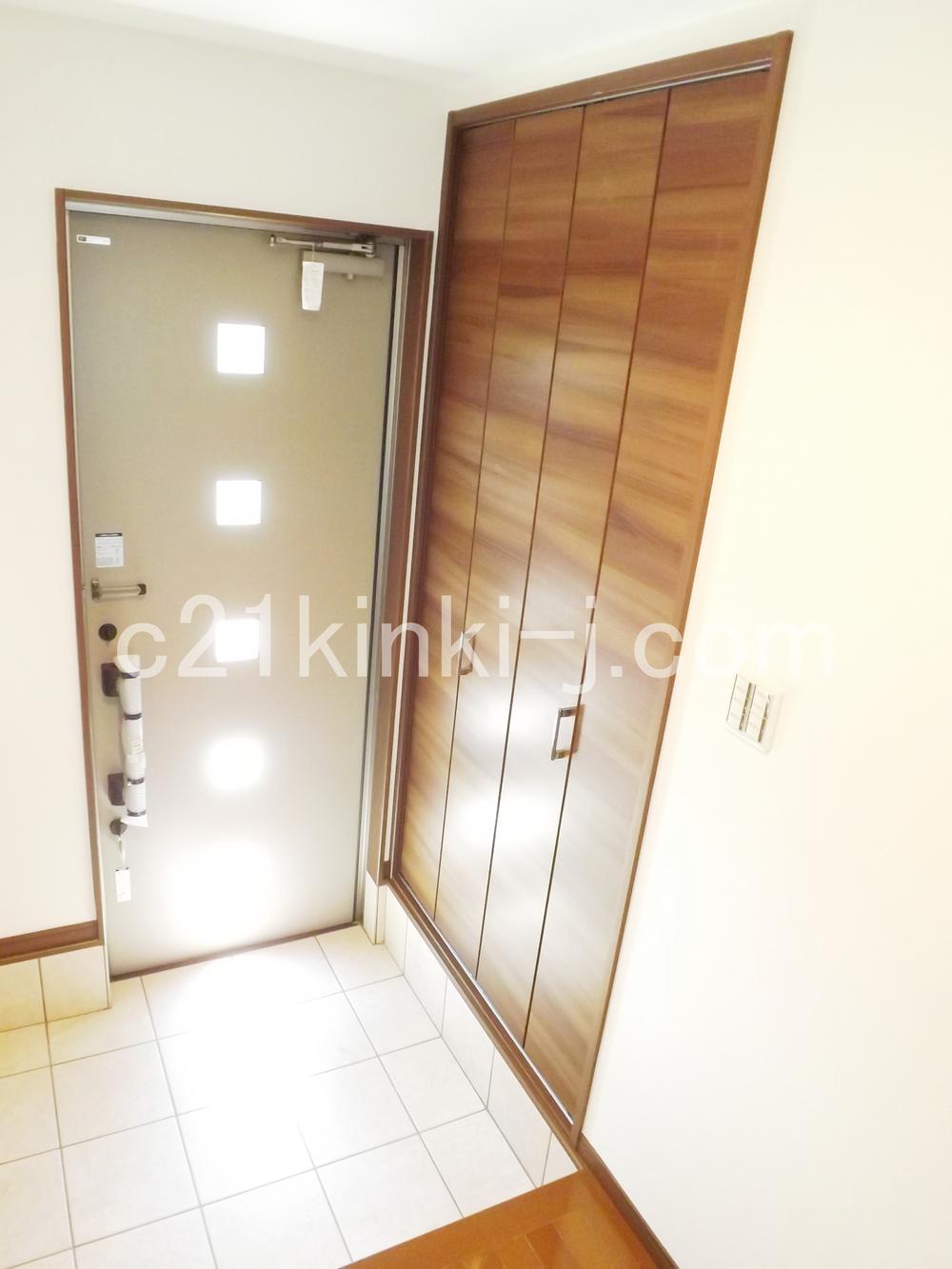 Other introspection. Local photos (entrance)