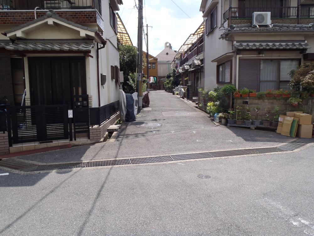 Local appearance photo. Local (11 May 2013) Shooting