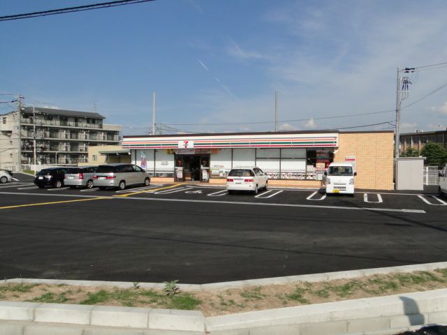 Convenience store. 700m to Seven-Eleven Muranonishi the town store (convenience store)