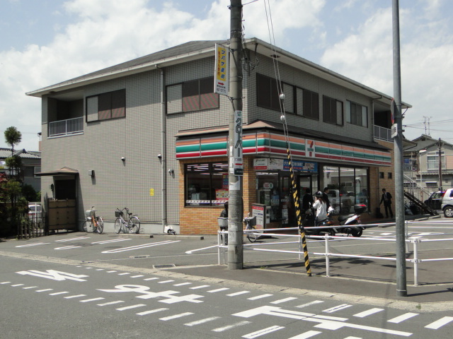 Convenience store. Seven-Eleven Hirakata Tsudaekimae store up (convenience store) 145m