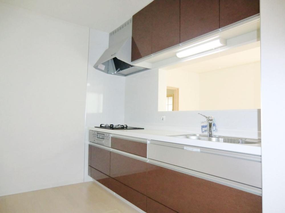 Same specifications photo (kitchen). Same specifications photo (kitchen) Slide storage! Water purifier with shower!