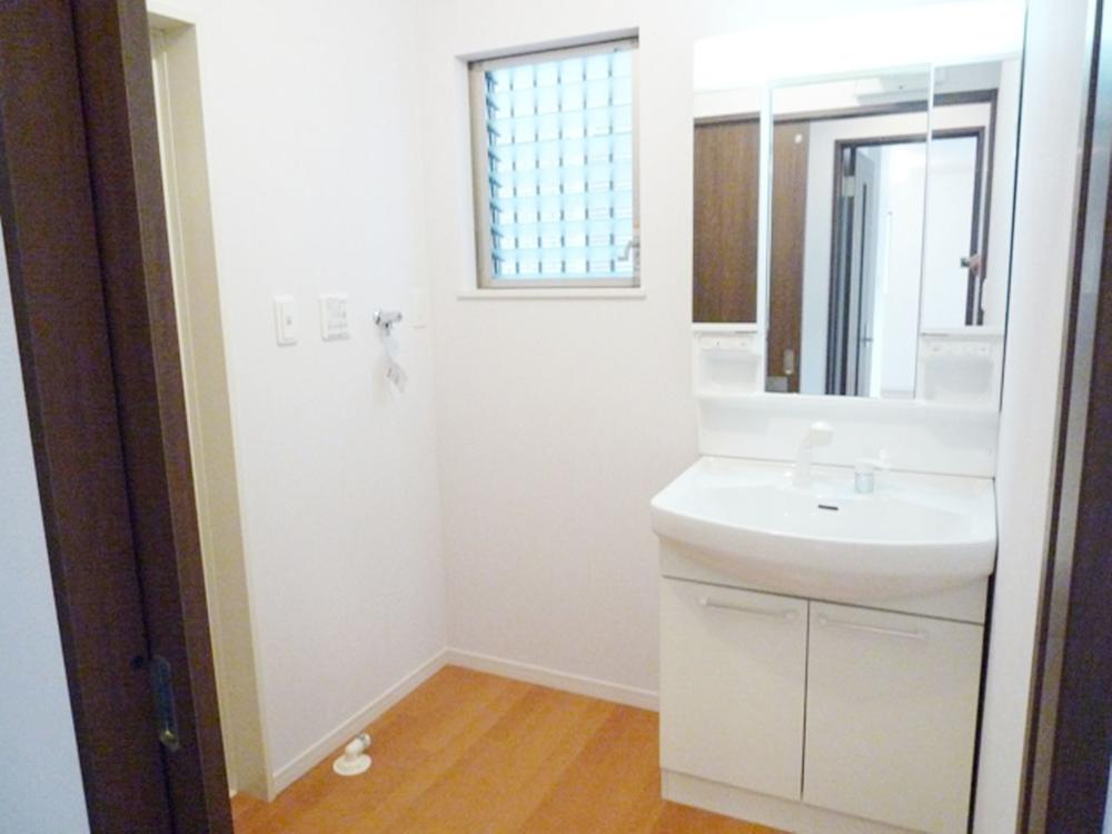 Other Equipment. With hand shower! Cleansing also shampoo happy!