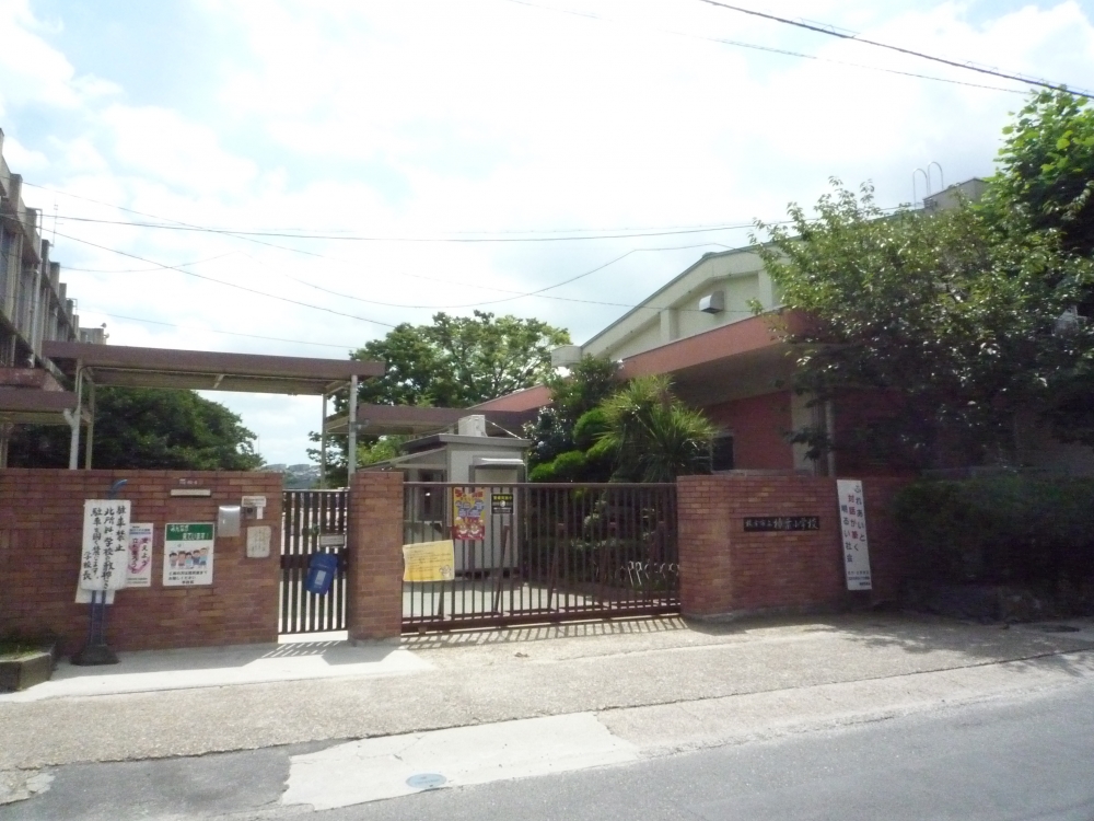 Primary school. Municipal Kuzuha up to elementary school (elementary school) 224m