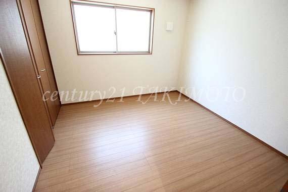 Same specifications photos (Other introspection). Clean also the room in all room with storage!