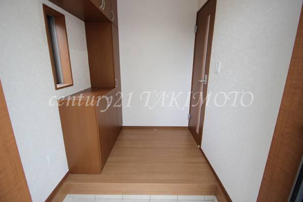 Same specifications photos (Other introspection). Always bright entrance.