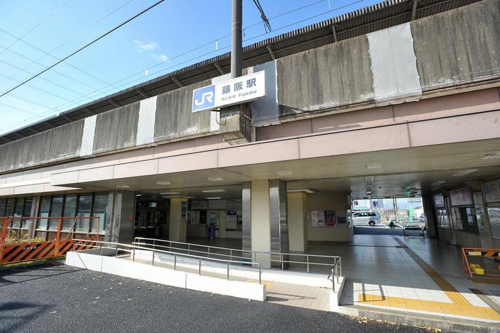 station. JR Gakkentoshisen Fujisaka 800m walk 10 minutes to the Train Station
